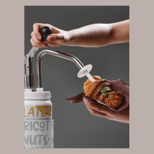Crema Spalmabile Farcitura al gusto di Cioccolato Bianco e Nocciola 15% Squeezita 2 Kg