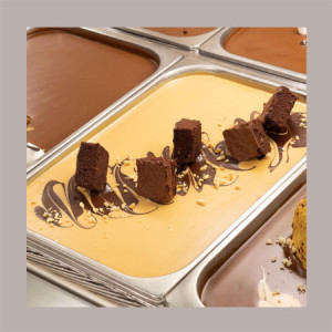 Loveria Crema Spalmabile Gelato Gusto Arachide ideale per Gelato Leagel 5,5 Kg