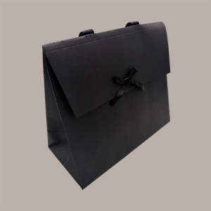 Borsa Carta Chiusura Velcro Nera con nastro in raso 24+11x21 cm 10 Pezzi